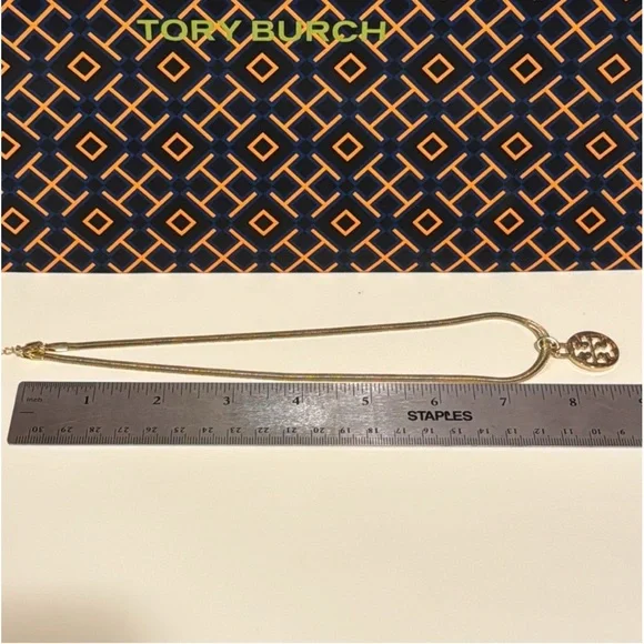 NEW💞Pendant with large Tory Burch charm/medallion. - Picture 7 of 10